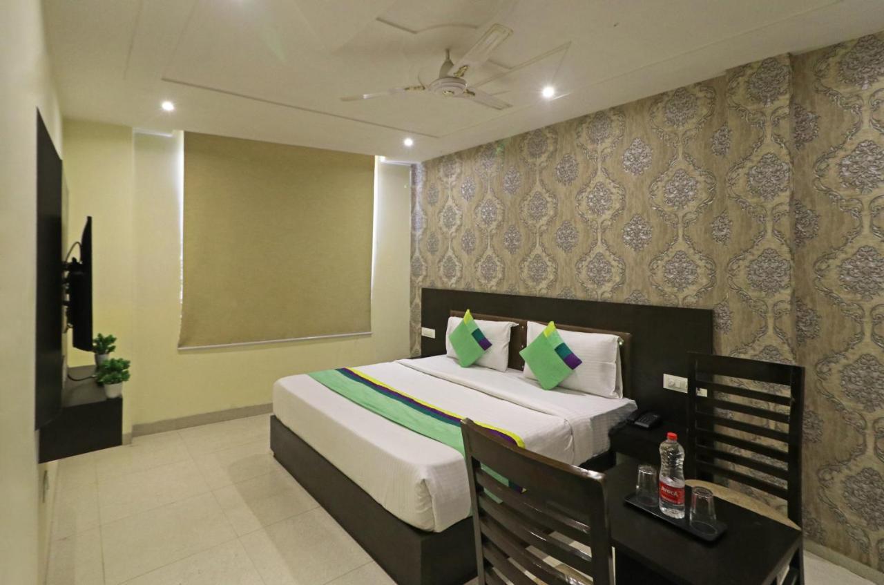Hotel Paragon Suites New Delhi Ngoại thất bức ảnh
