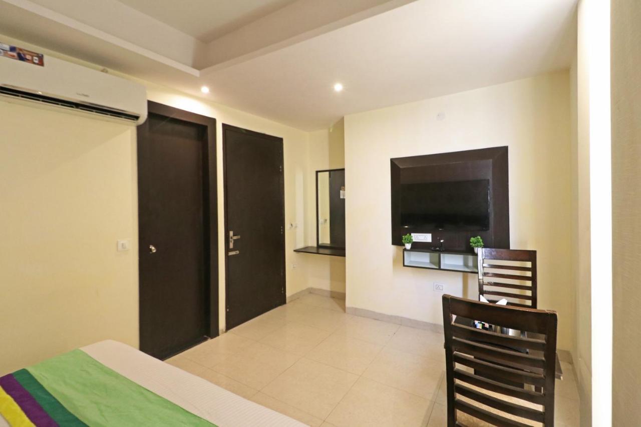 Hotel Paragon Suites New Delhi Ngoại thất bức ảnh