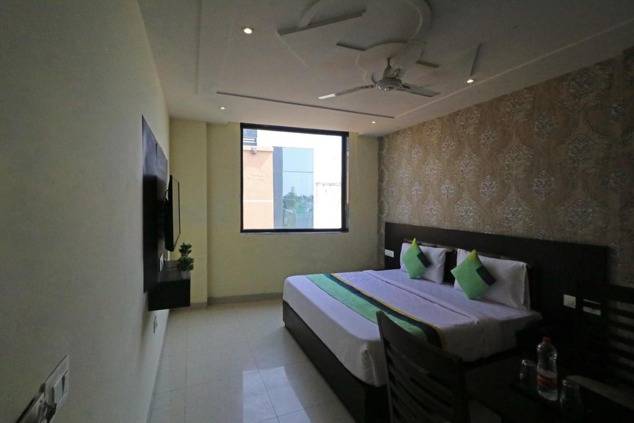 Hotel Paragon Suites New Delhi Ngoại thất bức ảnh