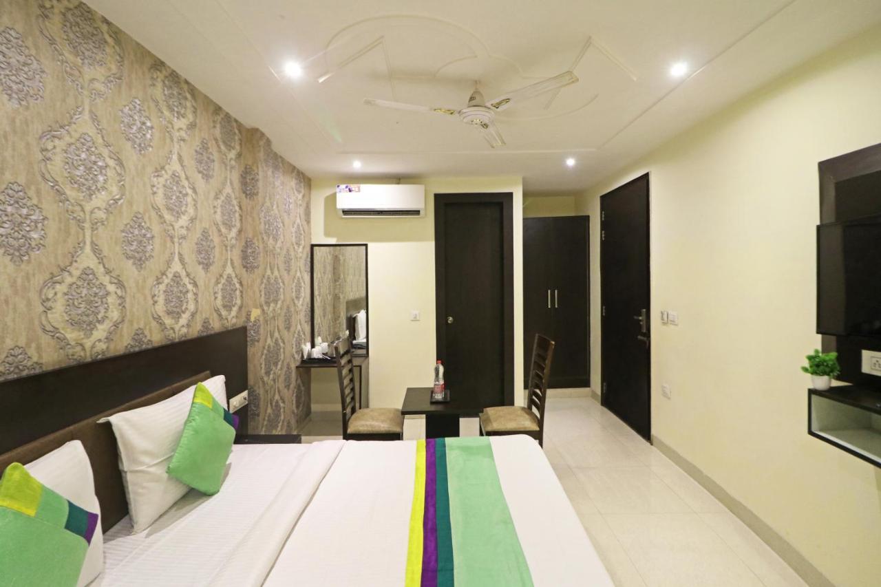 Hotel Paragon Suites New Delhi Ngoại thất bức ảnh