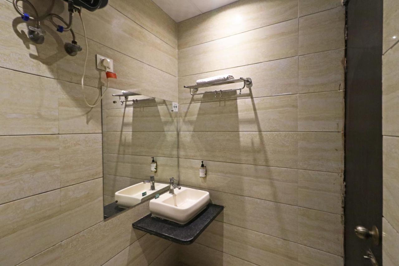 Hotel Paragon Suites New Delhi Ngoại thất bức ảnh